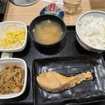 吉野家 三鷹駅南口店的實拍圖