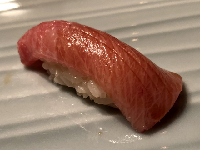 青山鮨孝的實拍高清圖