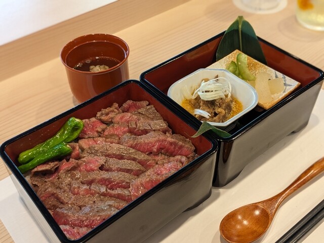 肉と庭 まつを的实拍高清图