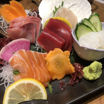 活菜旬魚 さんかい 環状通東店的实拍图