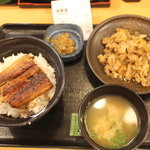 吉野家 三鷹駅南口店的實拍圖