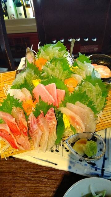 魚と旬菜と日本酒　炙りのどまん中的实拍高清图