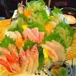 魚と旬菜と日本酒　炙りのどまん中的实拍图