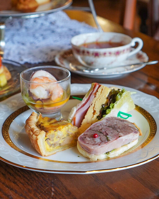recommendations image for salon de the Tea shot