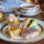 recommendations for salon de the Tea shot