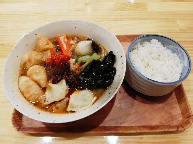 七色麻辣湯的实拍高清图