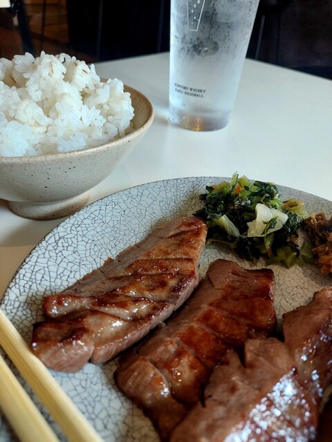 牛タン炭火焼仁 大阪分店的實拍高清圖