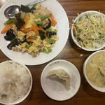 24時間 餃子酒場 目黒店的实拍图