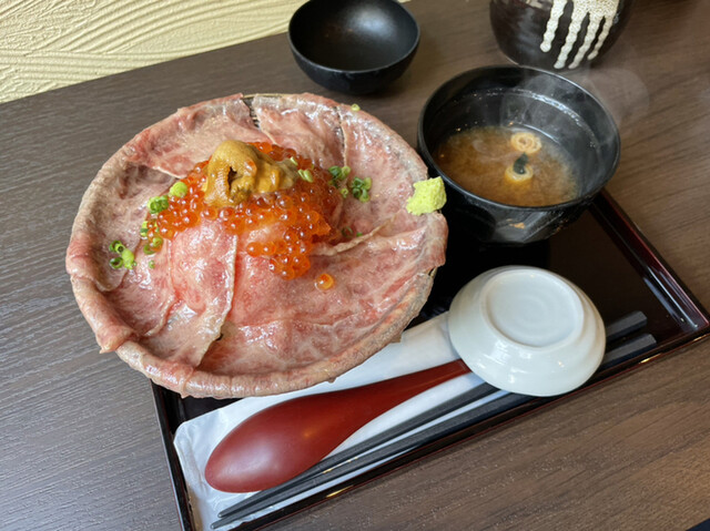 吉祥寺 肉ドレス海鮮丼 渋谷道玄坂店的實拍高清圖