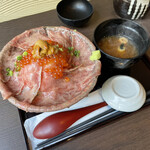吉祥寺 肉ドレス海鮮丼 渋谷道玄坂店的實拍圖