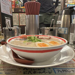 九州じゃんがららあめん 銀座店的实拍图