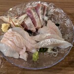 鮮魚と 絆 馬もつの店的实拍图