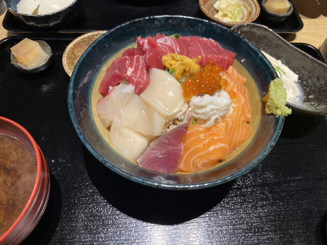 魚場 春夏秋冬的實拍高清圖