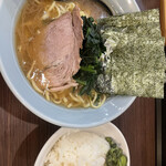 横浜家系らーめん侍 渋谷本店的實拍圖