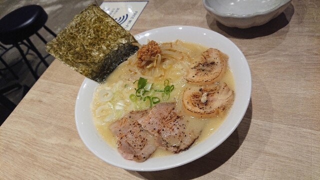 鶏部長と豚課長的实拍高清图
