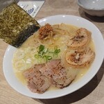 鶏部長と豚課長的实拍图