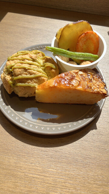 TSUTAYA BOOKSTORE SHARE LOUNGE MARUNOUCHI的实拍高清图