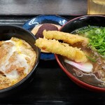 資さんうどん 南里店的实拍图