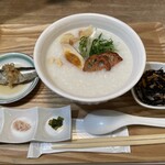 富小路粥店的实拍图