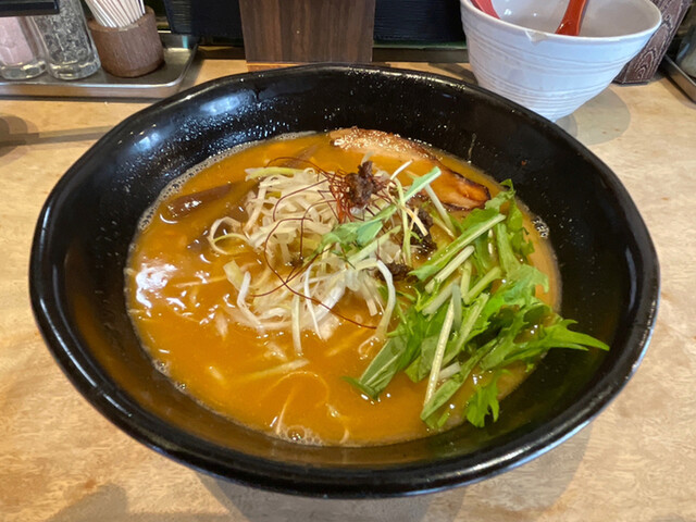 俺の創作らぁめん 極や 神田 神保町店的實拍高清圖