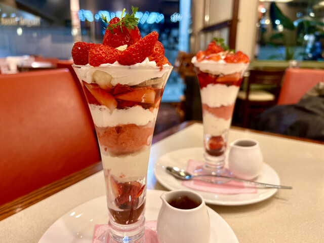 ロイヤルホスト 新宿三井ビル店的实拍高清图