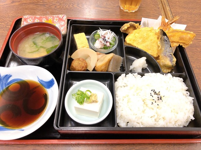 お食事処　つる食的实拍高清图