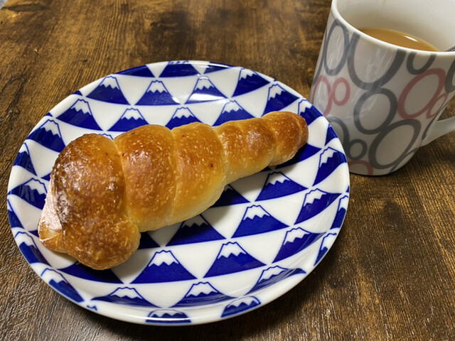 MILK IN BREAD的实拍高清图