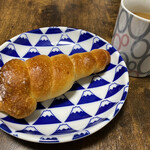 MILK IN BREAD的实拍图