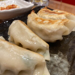 24時間 餃子酒場 目黒店的实拍图