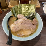 横浜家系らーめん侍 渋谷本店的實拍圖