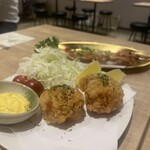 鶏部長と豚課長的实拍图