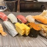 寿司菜的实拍图