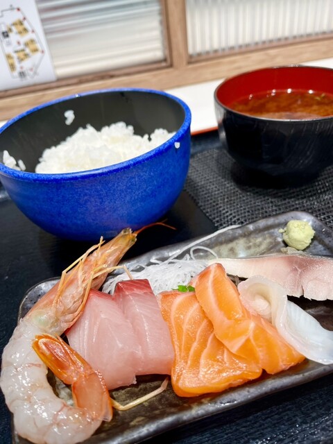 海鮮丼の駅前 阪神梅田店的实拍高清图