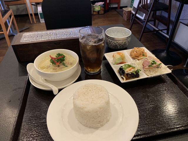 タイ料理 ガパオ的实拍高清图