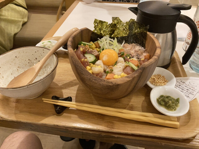 こめらく お茶漬けといろどり唐揚げ。 新宿ミロード店的实拍高清图