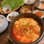 韓国スープ定食 ピニョ食堂的实拍图