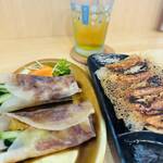 鶏部長と豚課長的实拍图
