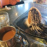 CAFE RESTAURANT GARAGE的实拍图