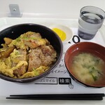 札幌市役所本庁舎食堂的实拍图
