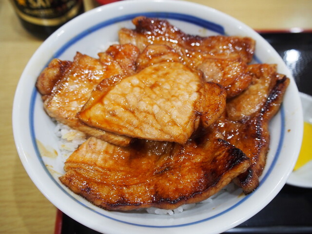 ぶた丼のとん田的实拍高清图