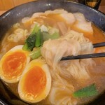 ワンタンメンの満月 三鷹店的实拍图