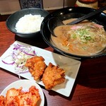 白湯麺専門店 丸福ラーメン 守口店的实拍图