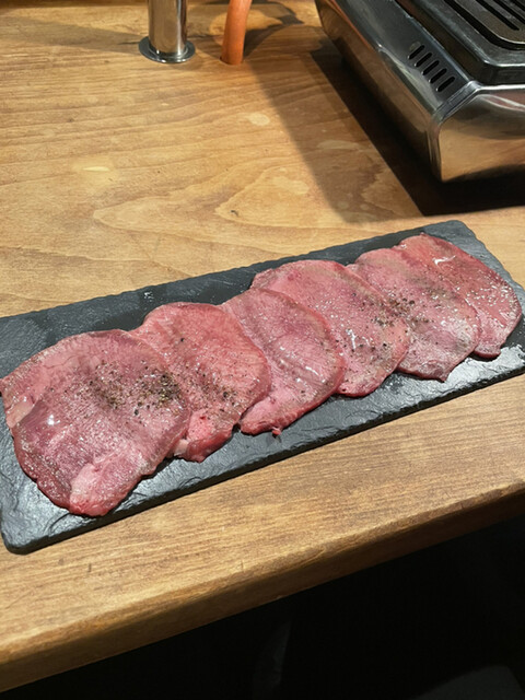 日本酒と焼肉 吉岡太一的实拍高清图