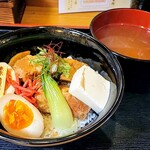角煮丼屋くろしろ端なれ的實拍圖