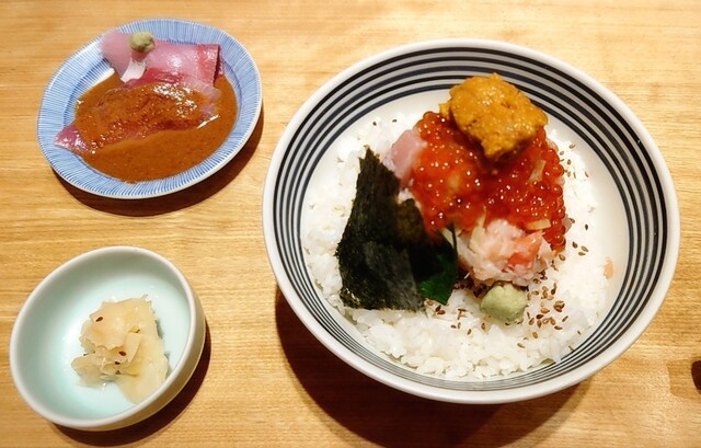 日本橋海鮮丼 つじ半 ミッドタウン店的實拍高清圖