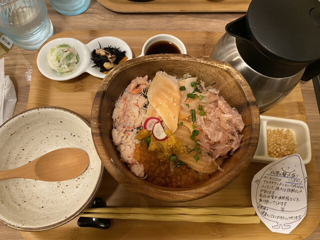 こめらく お茶漬けといろどり唐揚げ。 新宿ミロード店的实拍高清图