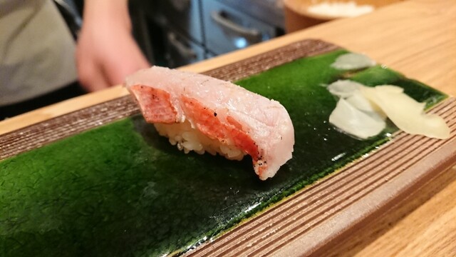 すし屋魚真 下北沢店的實拍高清圖