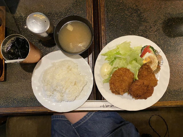 カフェ 泥人形的实拍高清图