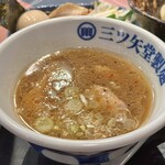 三ツ矢堂製麺 中目黒店的實拍圖