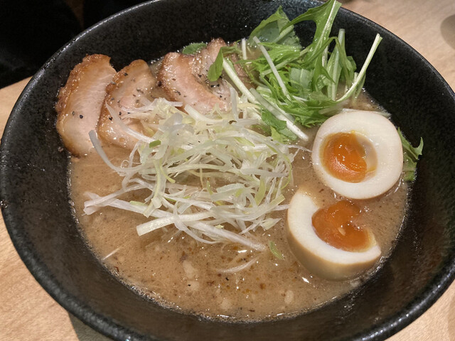 俺の創作らぁめん 極や 神田 神保町店的實拍高清圖